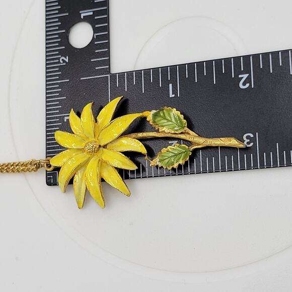 Yellow Daisy Flower Pendant Necklace Gold Tone Chain Enamel Fashion Accessories - Picture 12 of 12